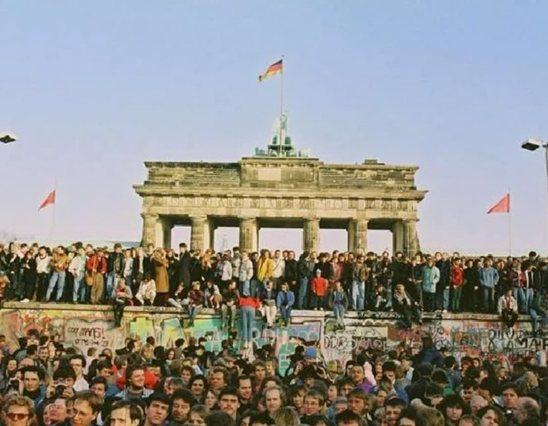 brandenburg gate reopens - Duramol 9199